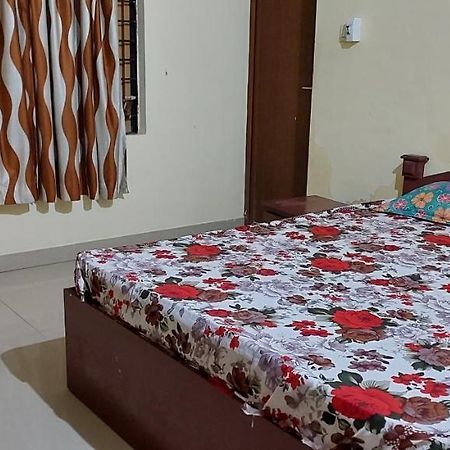 Guruvayur Adithya Екстериор снимка