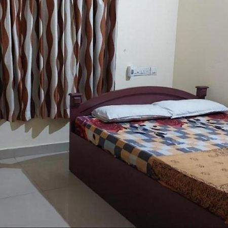 Guruvayur Adithya Екстериор снимка