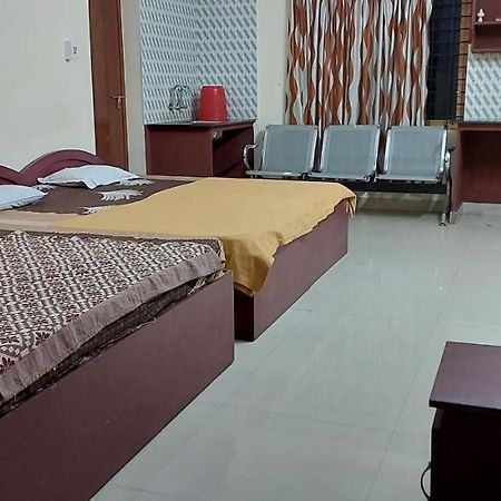 Guruvayur Adithya Екстериор снимка
