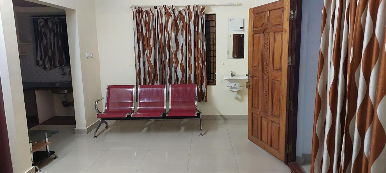 Guruvayur Adithya Екстериор снимка