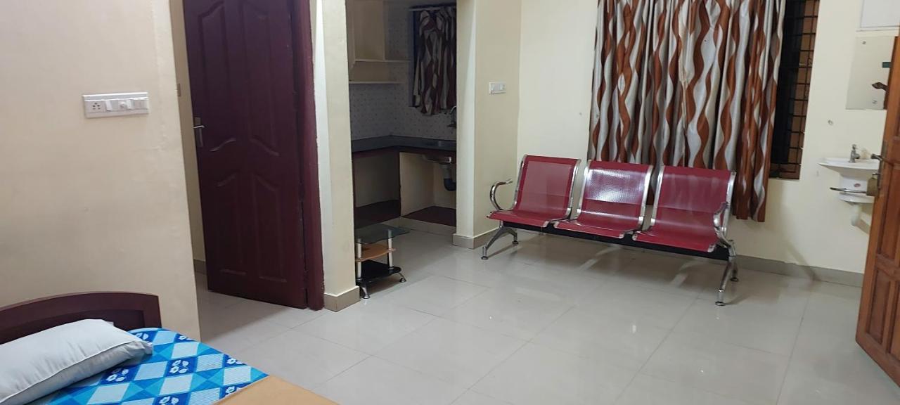 Guruvayur Adithya Екстериор снимка