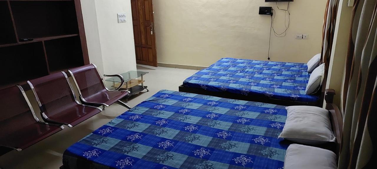 Guruvayur Adithya Екстериор снимка