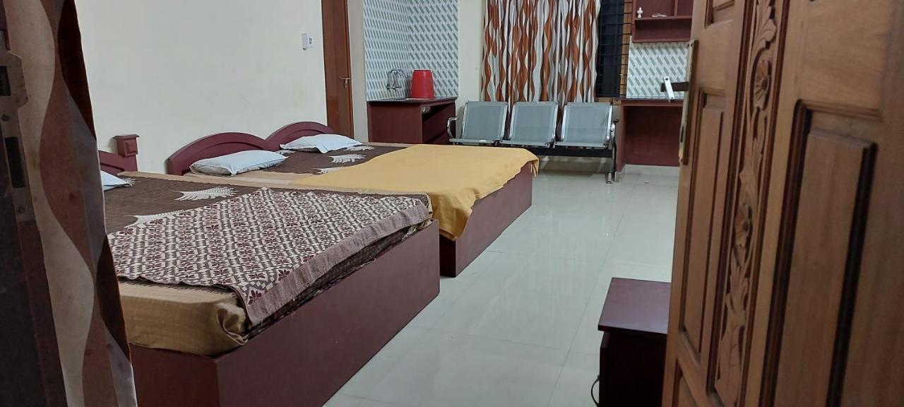 Guruvayur Adithya Екстериор снимка